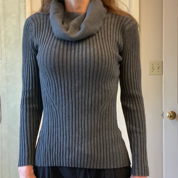 Cowl Neck Sweater, gray, soft, stretchy for multi size fit, w/ sunscreen, Sz S - Picture 4 of 8
